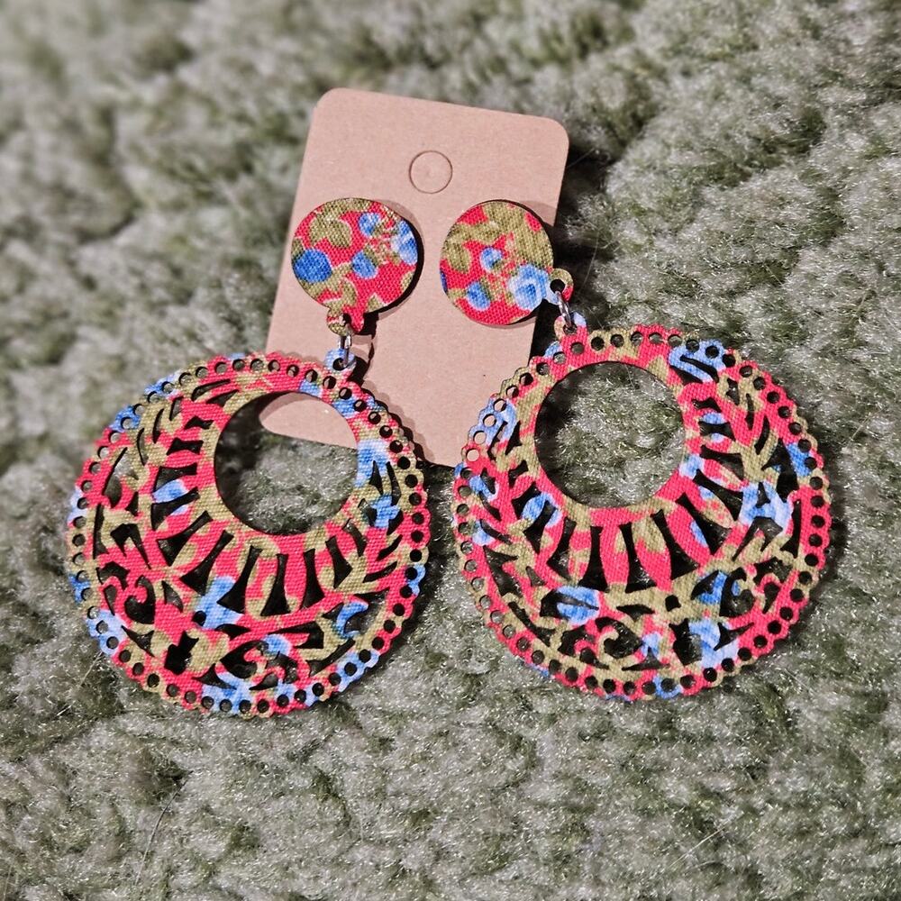 Adorable Boutique Red Multi Floral Pressed Wood Round Earrings ~ Fantasy Whimsy